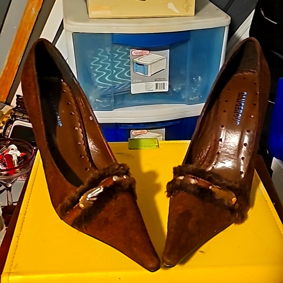 New Suede w/Fur Designer Shoes by Dangerous, Sz 8, Brown, Pointy Toe, 3" - Picture 5 of 10